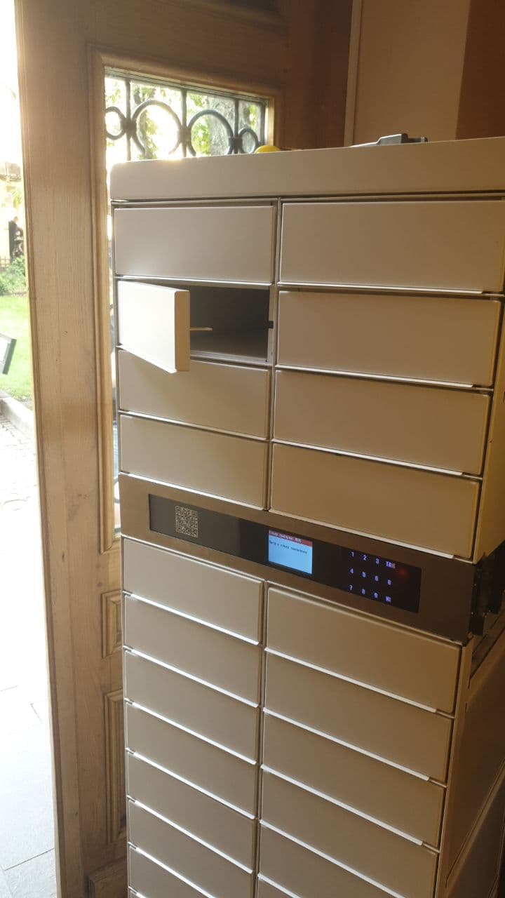 QSolutions POST electronic locker — side view