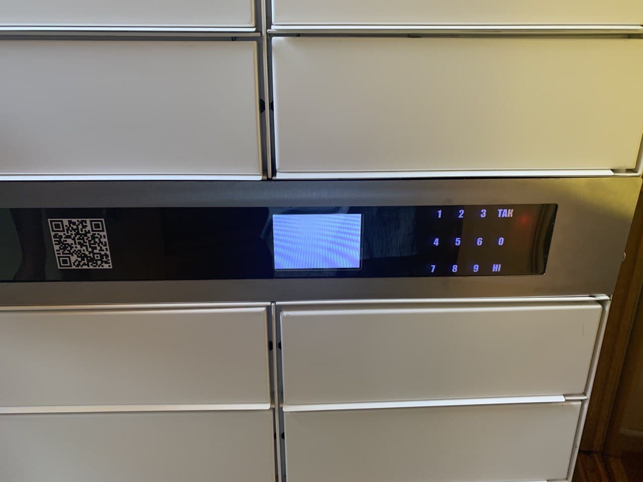 Previous version of the electronic locker, replaced by the new QSolutions POST