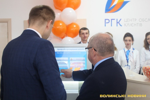 RGK customer service center with visitors