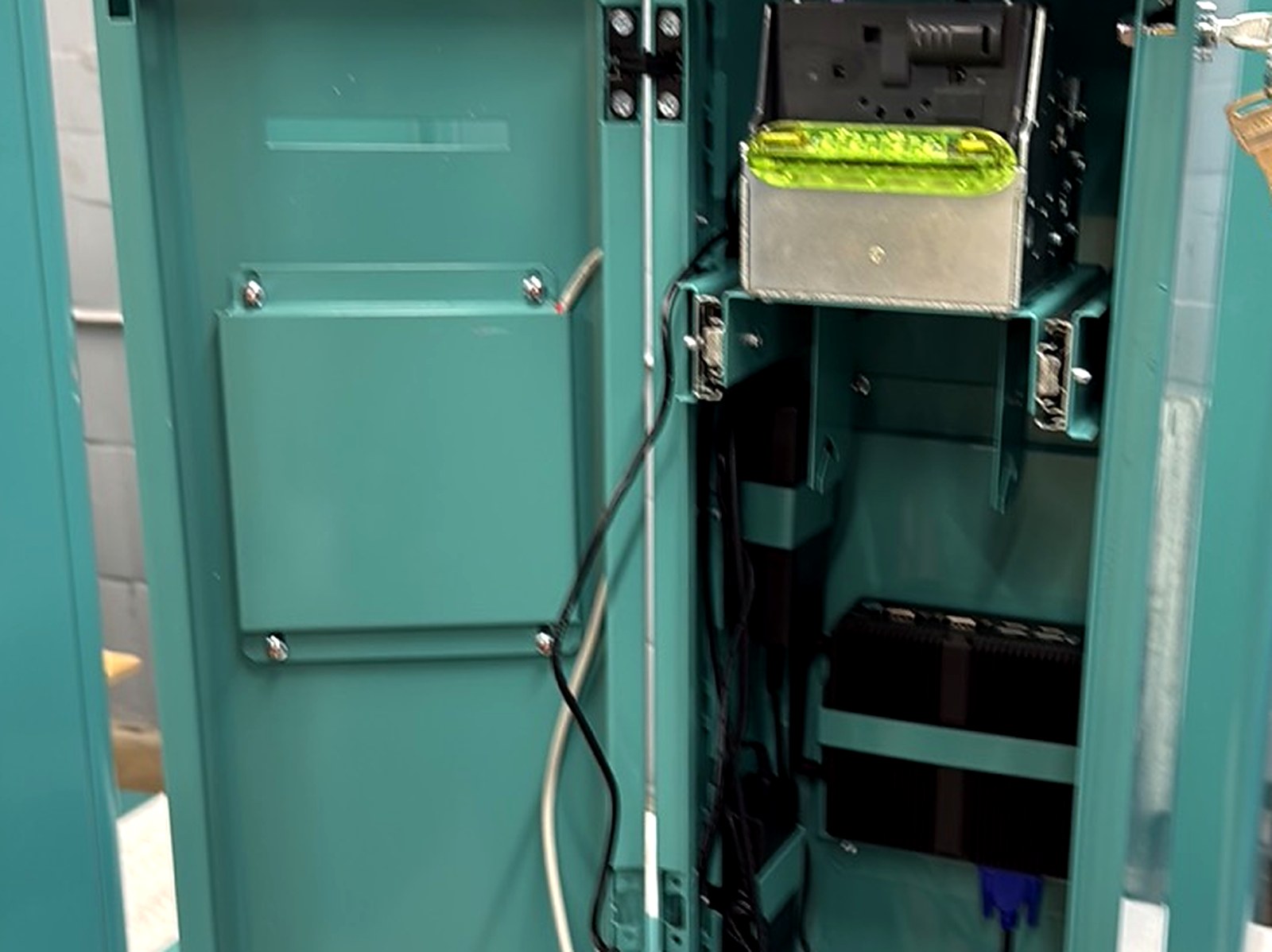 QS17 internal electronics — thermal printer and main board with cable harness