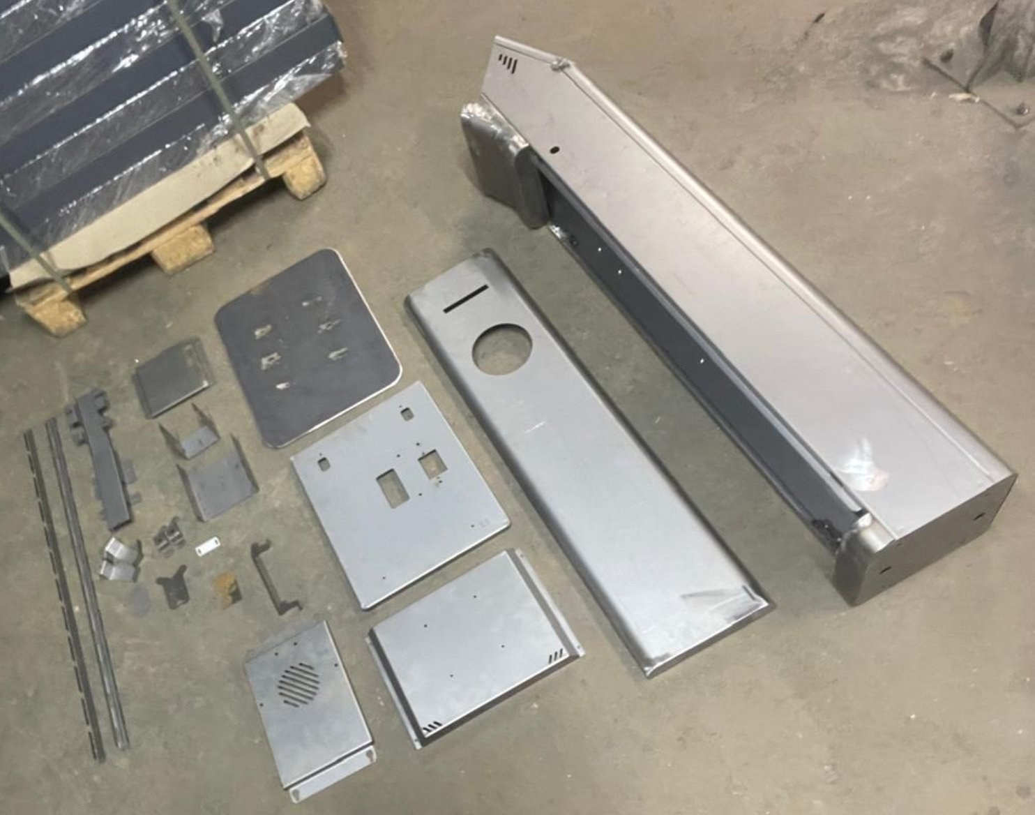 Component layout — full set of QS17 sheet-metal parts laid out on the shop floor