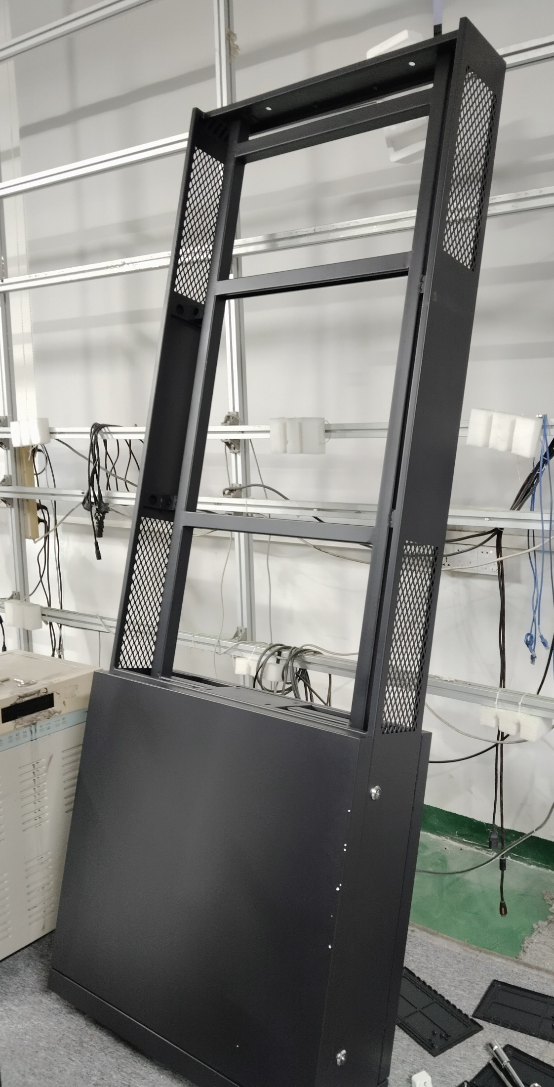 65″ Slim enclosure without the display panel — welded frame and side ventilation