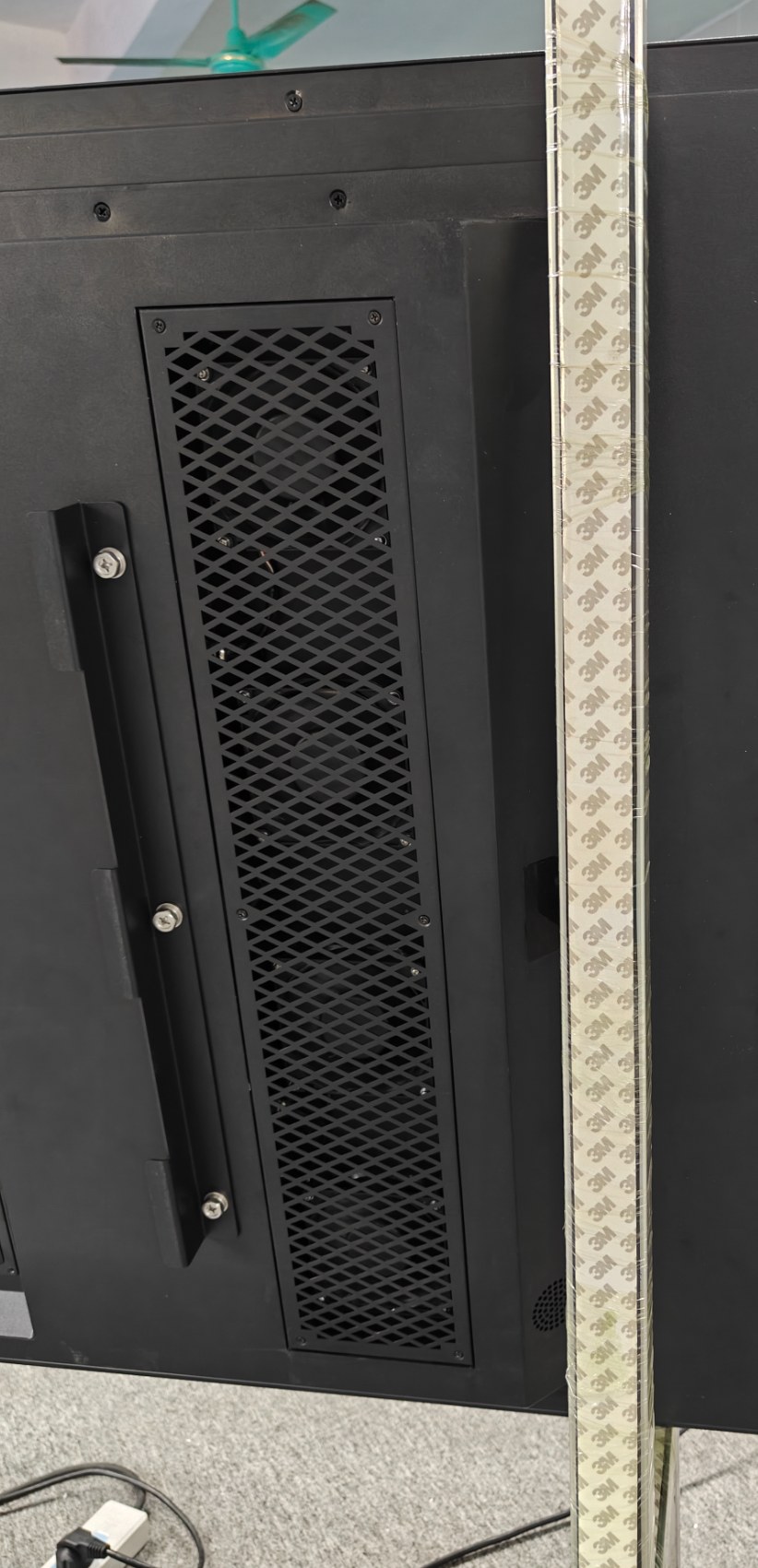 Ventilation panel on the 65″ Slim profile