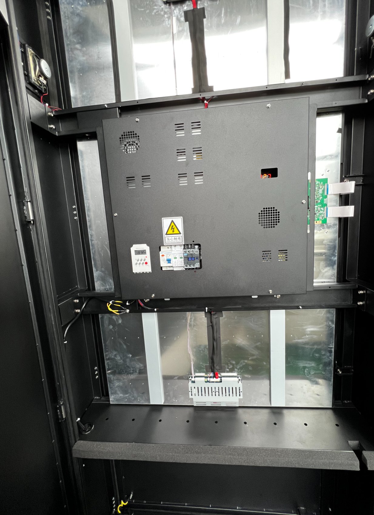 Electrical compartment: circuit breaker, timer, fans